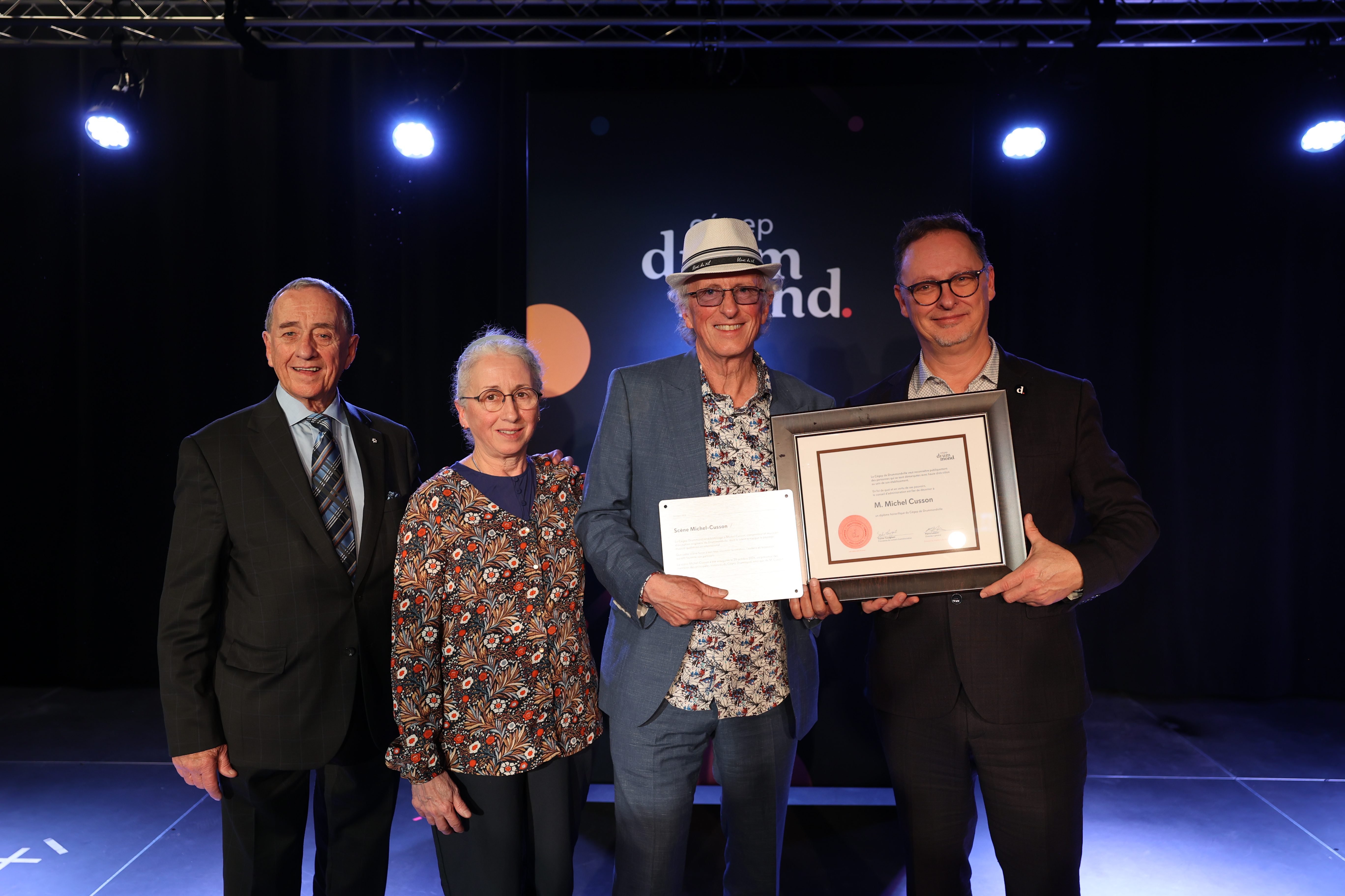 Le Cégep Drummond inaugure la scène Michel-Cusson en hommage au talent d’un artiste d’ici